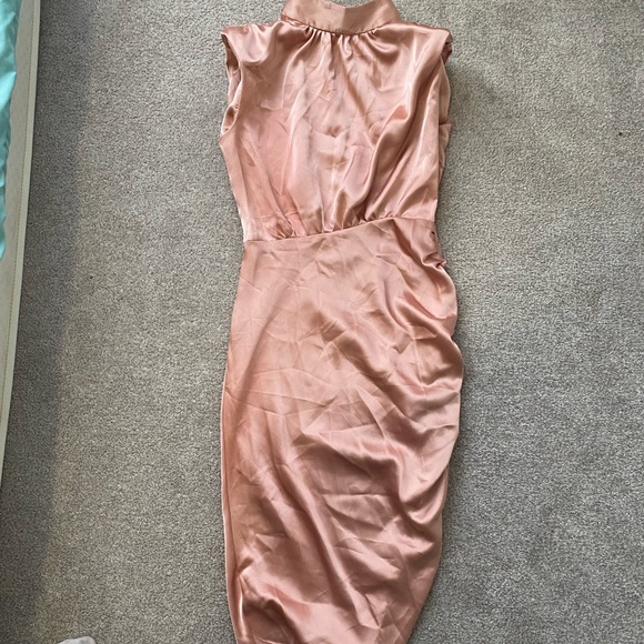 Beautiful dress - Picture 8 of 10